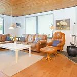 8 Person In Struer-by Traum *
