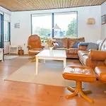 8 Person In Struer-by Traum * Struer