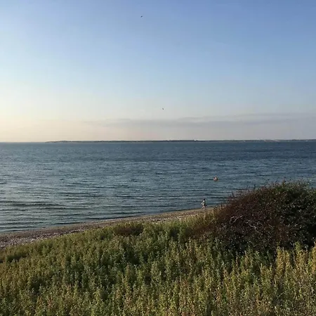 8 Person In Struer-by Traum * Struer