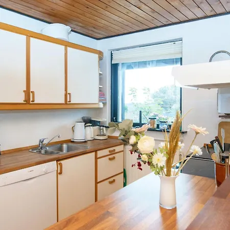 8 Person In Struer-by Traum * Struer