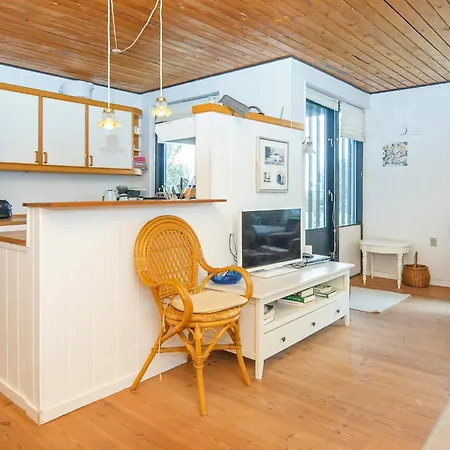 8 Person In Struer-by Traum Struer