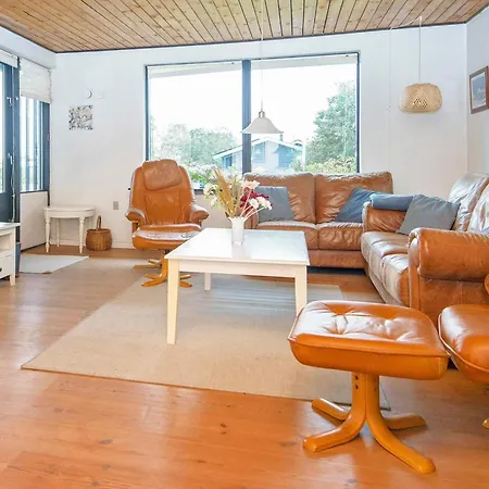 8 Person In Struer-by Traum * Struer