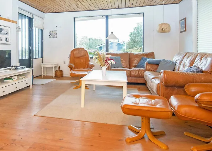 8 Person In Struer-by Traum * Struer